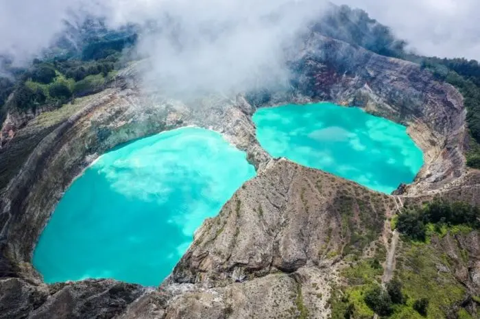 Kelimutu Lake, Exotic Natural Charm Full of Myths in Flores