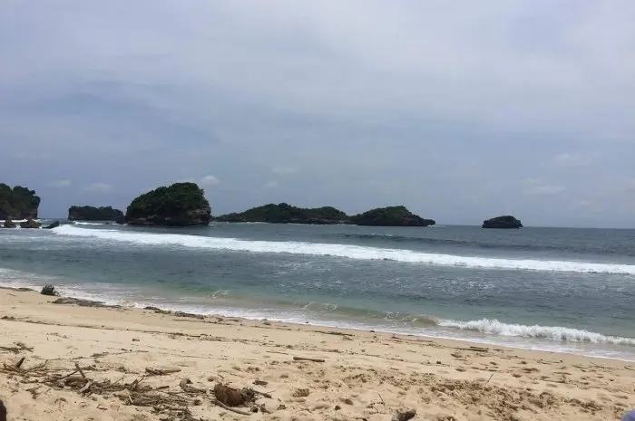 Peh Pulo Beach, a Hidden Paradise with a Unique History in Blitar