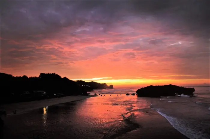 Slili Beach, Beautiful Beach with Amazing Sunset Views in Gunung Kidul