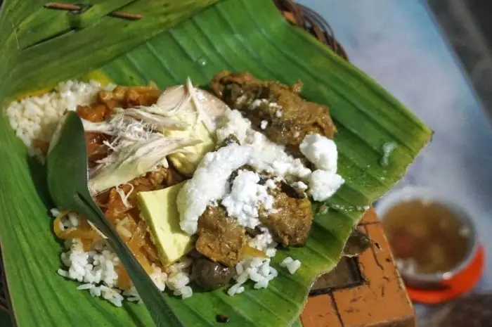 10 Culinary Tours in Solo Serving Typical and Tasty Dishes